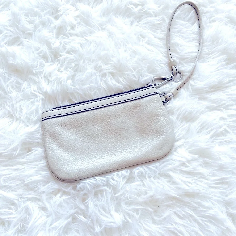 🤍 Calvin Klein Cream Wristlet Wallet